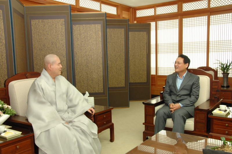 2010.08.18_유인촌 장관 (4)